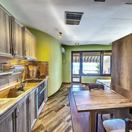 Continental 2* Naousa