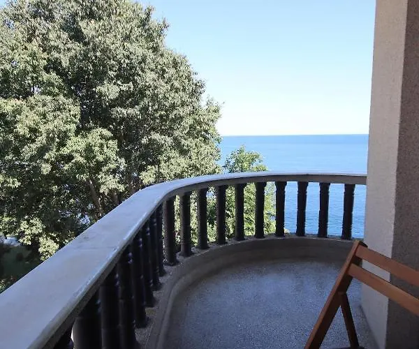 Continental ホテル 2*